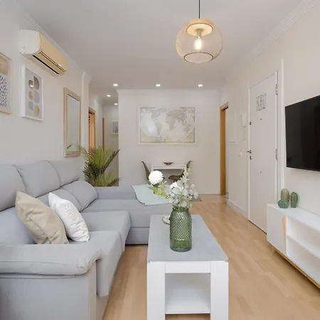 Apartment C66 Lovely 2 Bdr With Terrace Close To The Malaga
